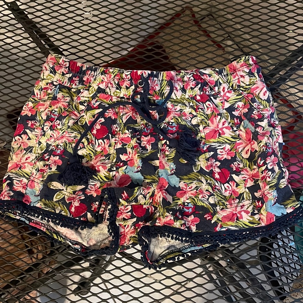Floral tie shorts